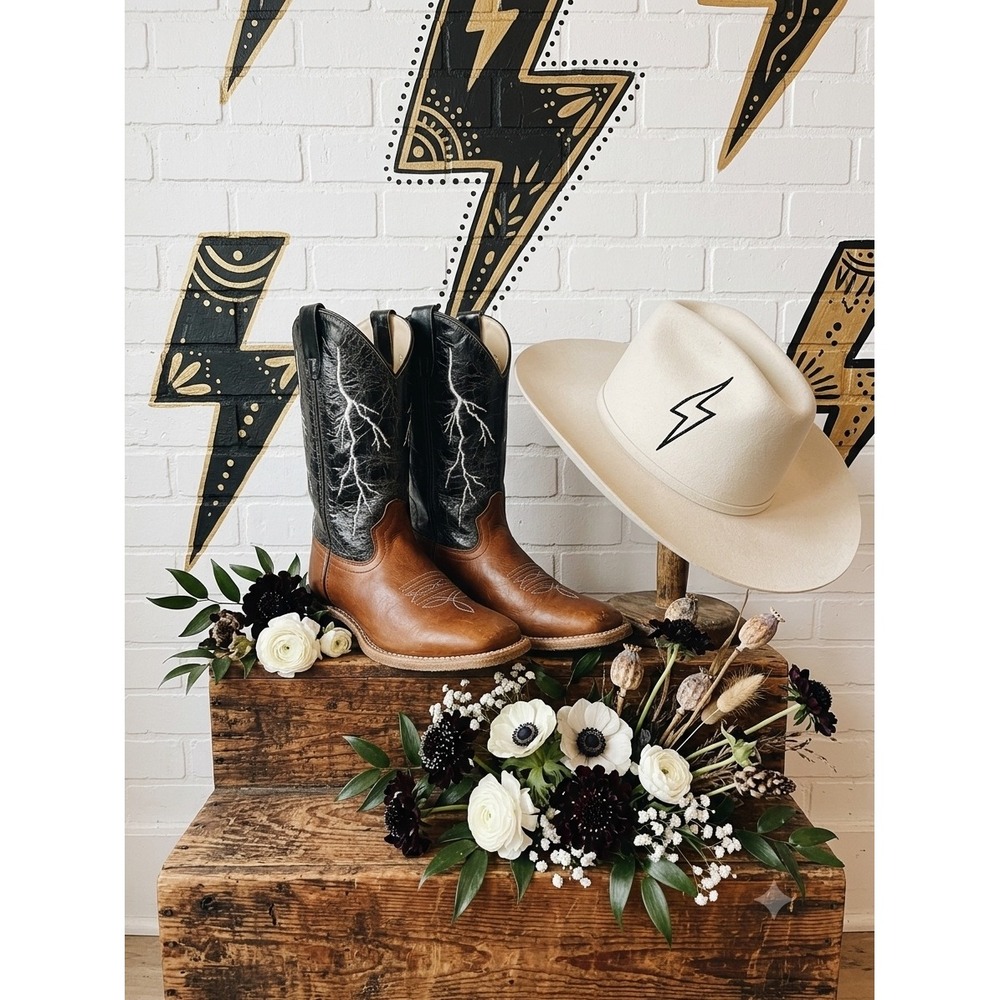 Cody James Lightning Bolt boho whimsy embroidered Western Boots w/7 & youth 5